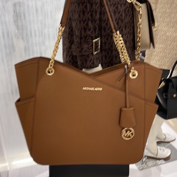 Michael Kors Jet Set Travel Large Chained Tote Shoulder Bag MK Luggage 

NWT - Picture 4 of 16